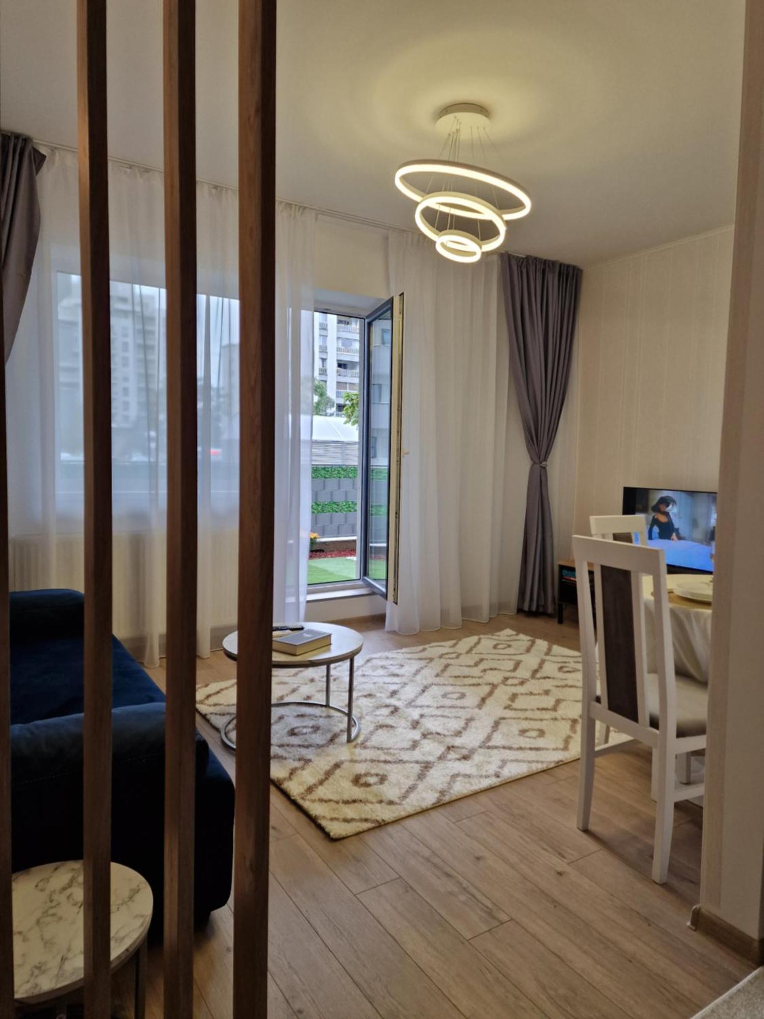 Studio&Garden! Roşu Exteriér fotografie